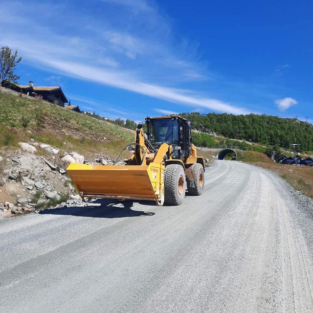 Traktor med grav