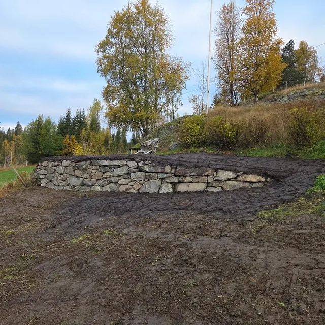 Asfaltering og steinlegging