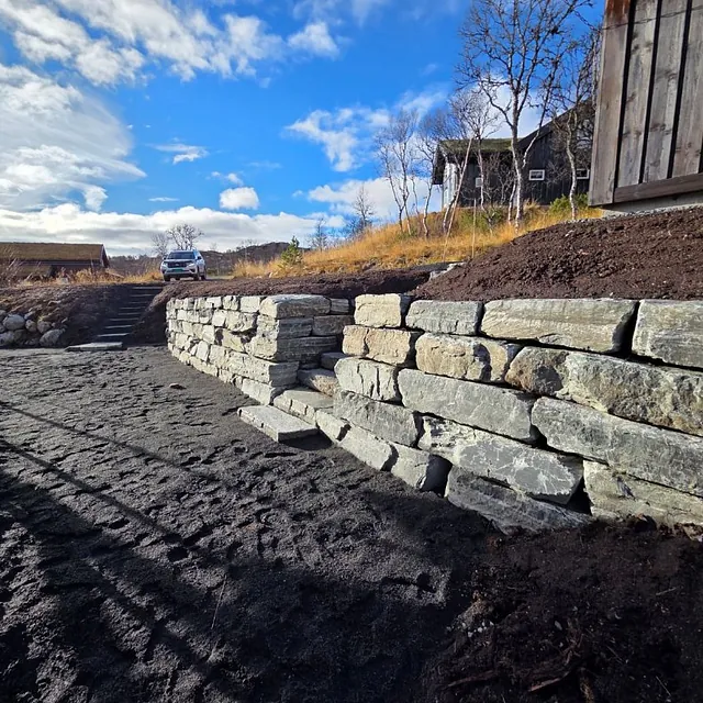 Asfaltering og steinlegging